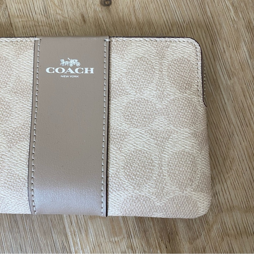 Coach Corner Zip Wristlet In Signature Canvas Stripe COLOR SILVER/SAND/TAUPE - Picture 4 of 7